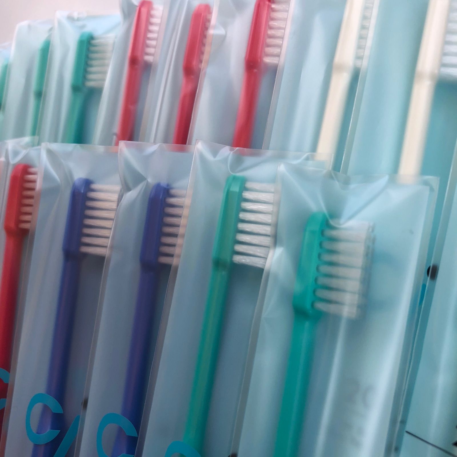 20本 歯科医院専用コンパクト歯ブラシ Ci202 日本製 Ciで