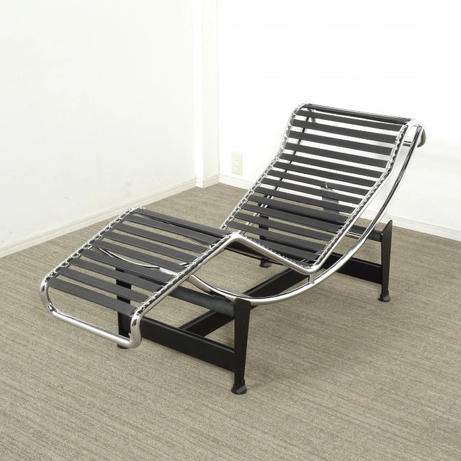 ◾︎SELUNO◾︎ 展示 Cassina カッシーナ LC4 シェ−ズロング X黒本革 123万 v746 MARWIL-DEMENAGEMENTS_CH