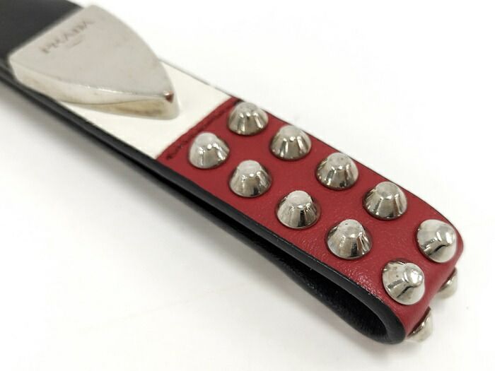 PRADA スタッズ キーホルダー レザー メタル レッド ブラック ホワイト シルバー WWW_SIROKUMA-CORPORATION_COM