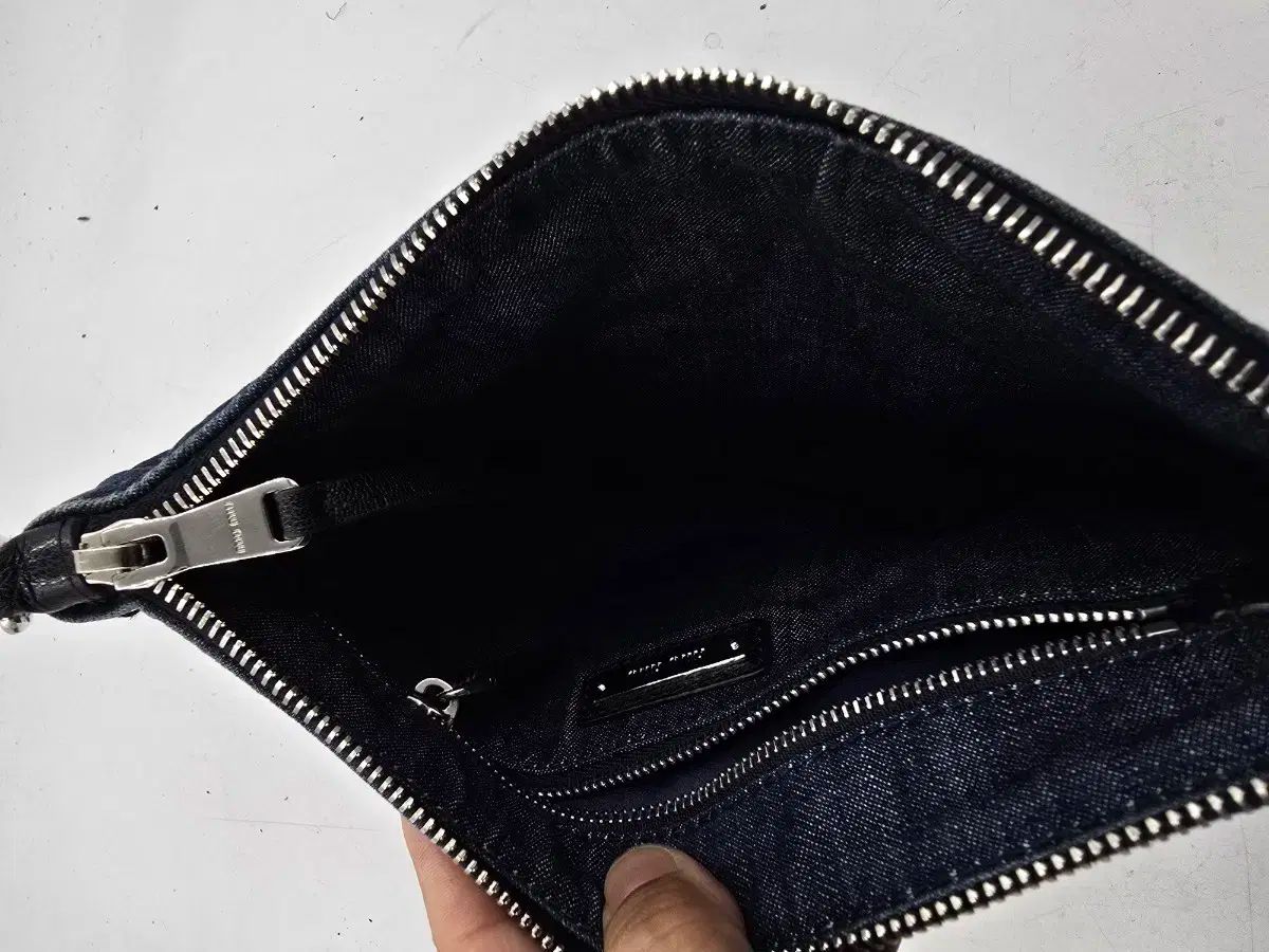 MIU MIU(ミュウミュウ) （ Miu ） デニムクラッチと クロスバッグ miu