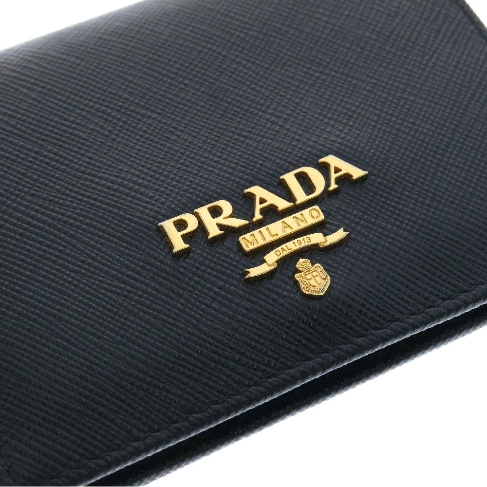 ５５％以上節約 PRADA (プラダ) ブラック 二つ折り財布 メタルロゴ サフィアーノ 小物