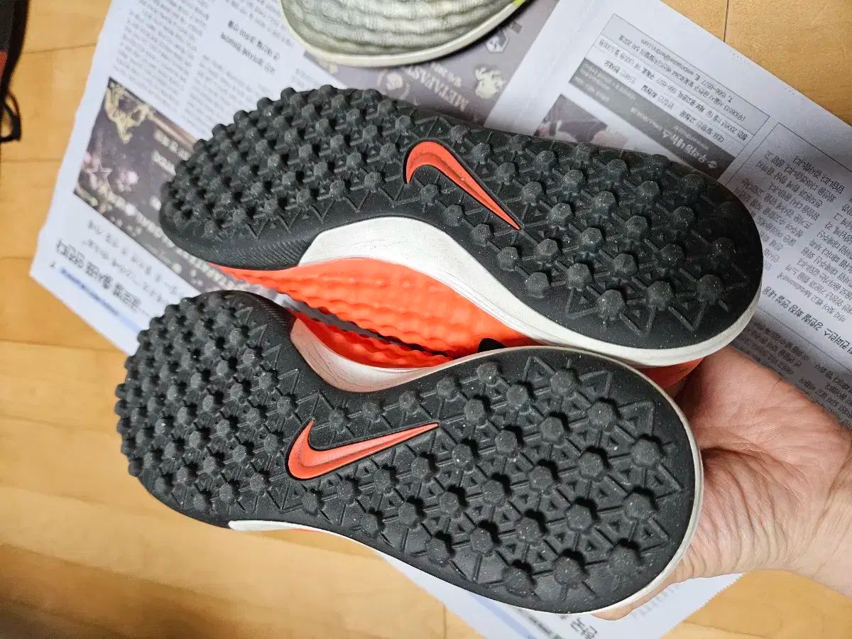 【雷市場（ポンジャン）商品韓国直送】 255 サイズ ／ NIKE(ナイキ) マジスタ フィナーレ tf
