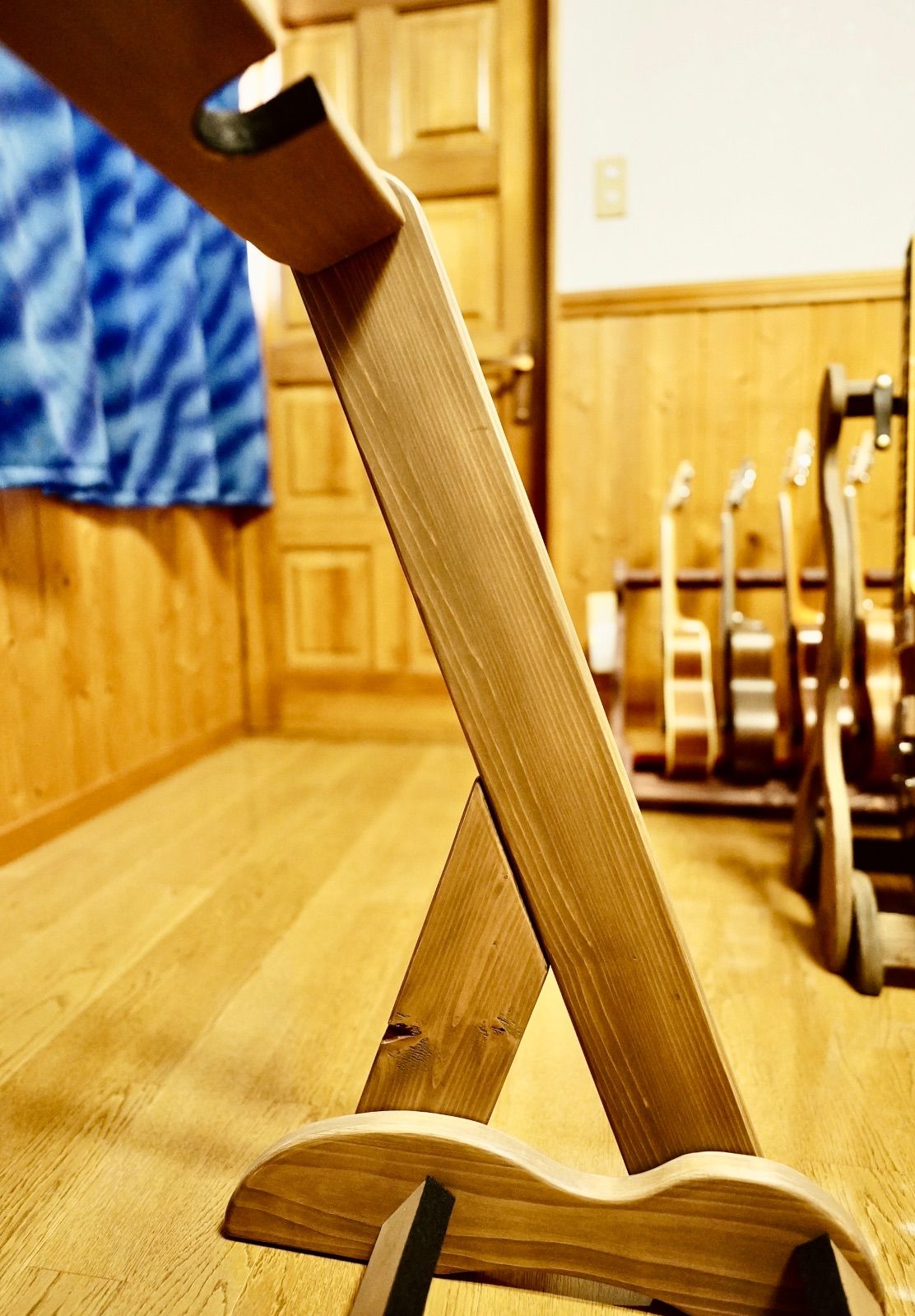 木製ギタースタンド