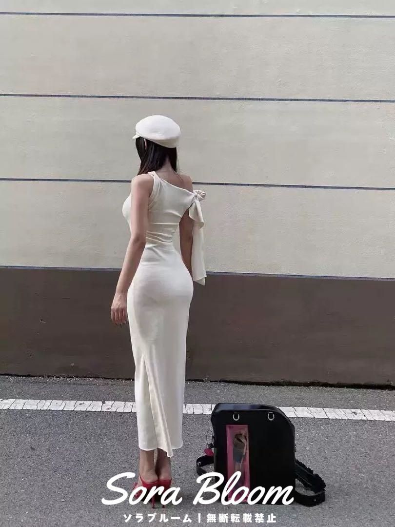 新品未使用美しいラインのアシンメトリーデザイン ロングタイト