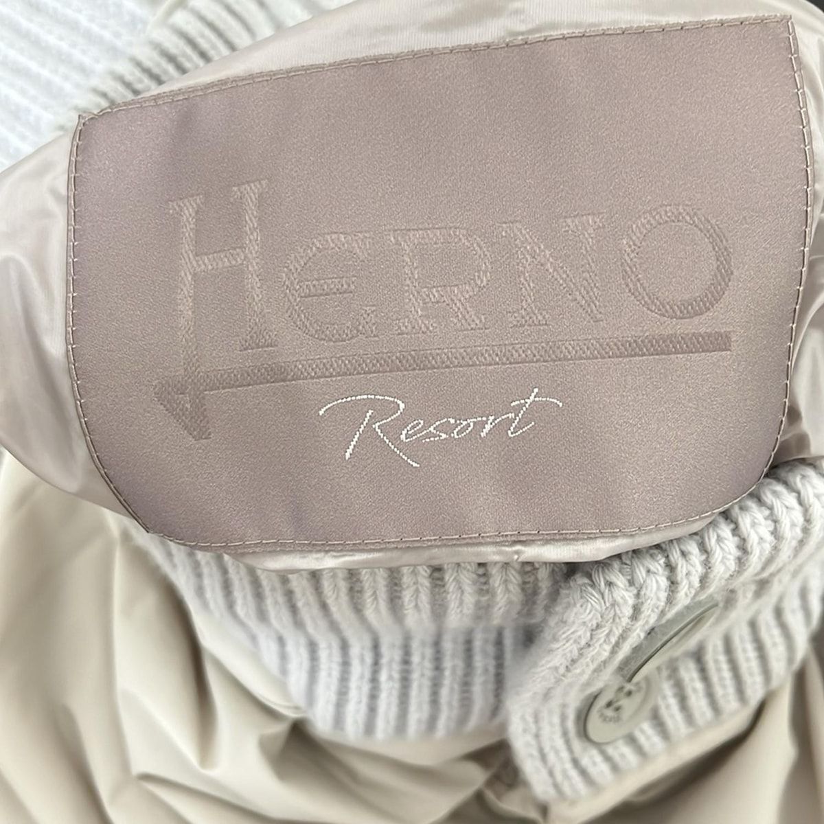 HERNO ヘルノ ブルゾン（その他） ベージュ 4111724G0016 HERNO(ヘルノ－)】 FUR CALLAR MIDDLE DOWN|allureville