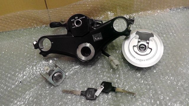 CBR125R　MLHJC5023B5000xx　の　キーセット:#1713924185