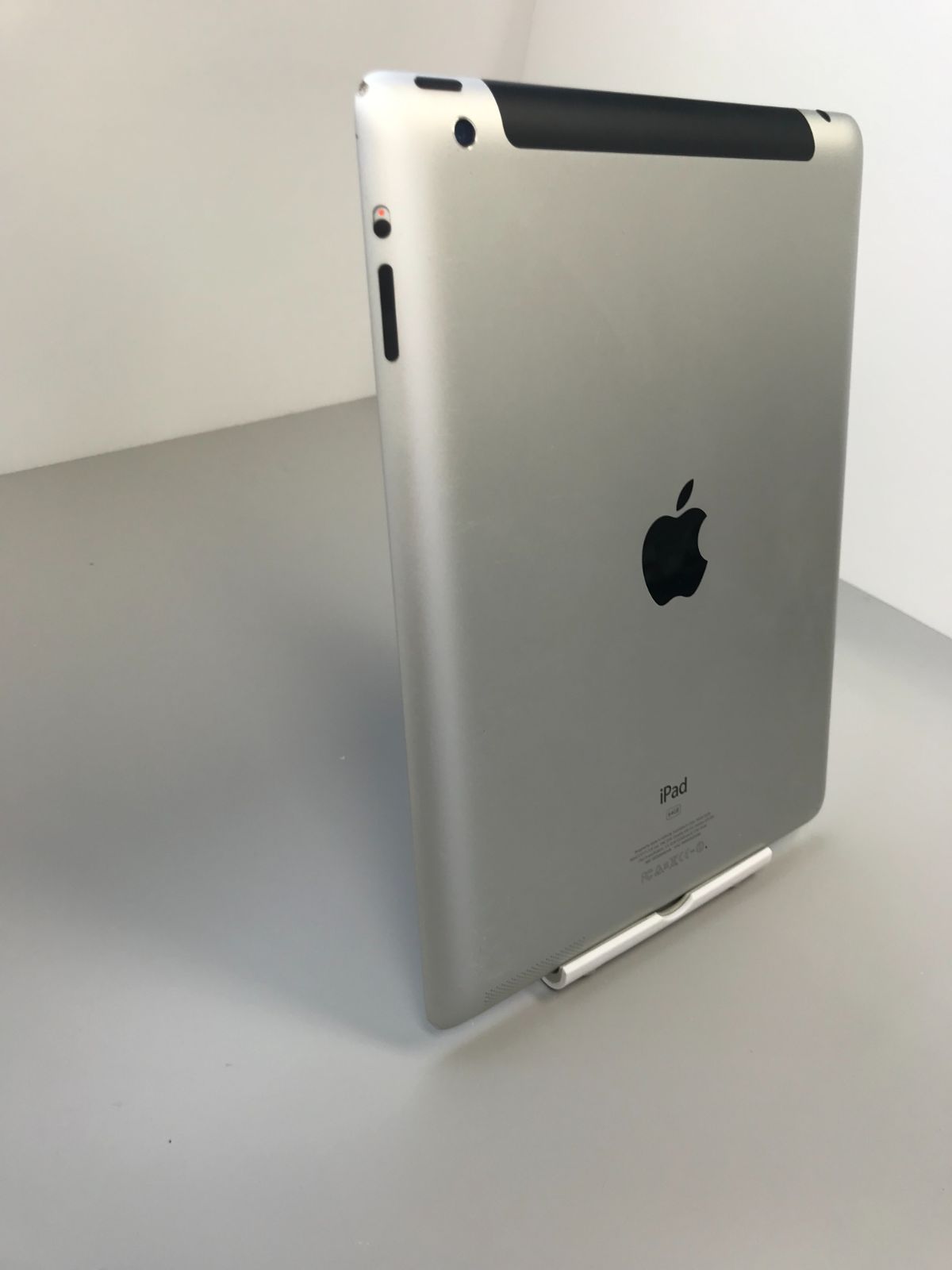 ジャンク品】iPad第3世代 ○動作：アクティベーションロックあり