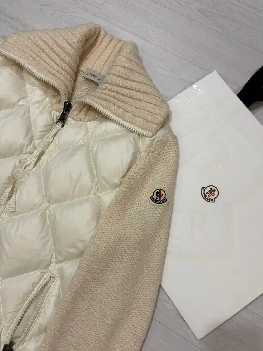 百貨店 モンクレール レディース ニットダウン