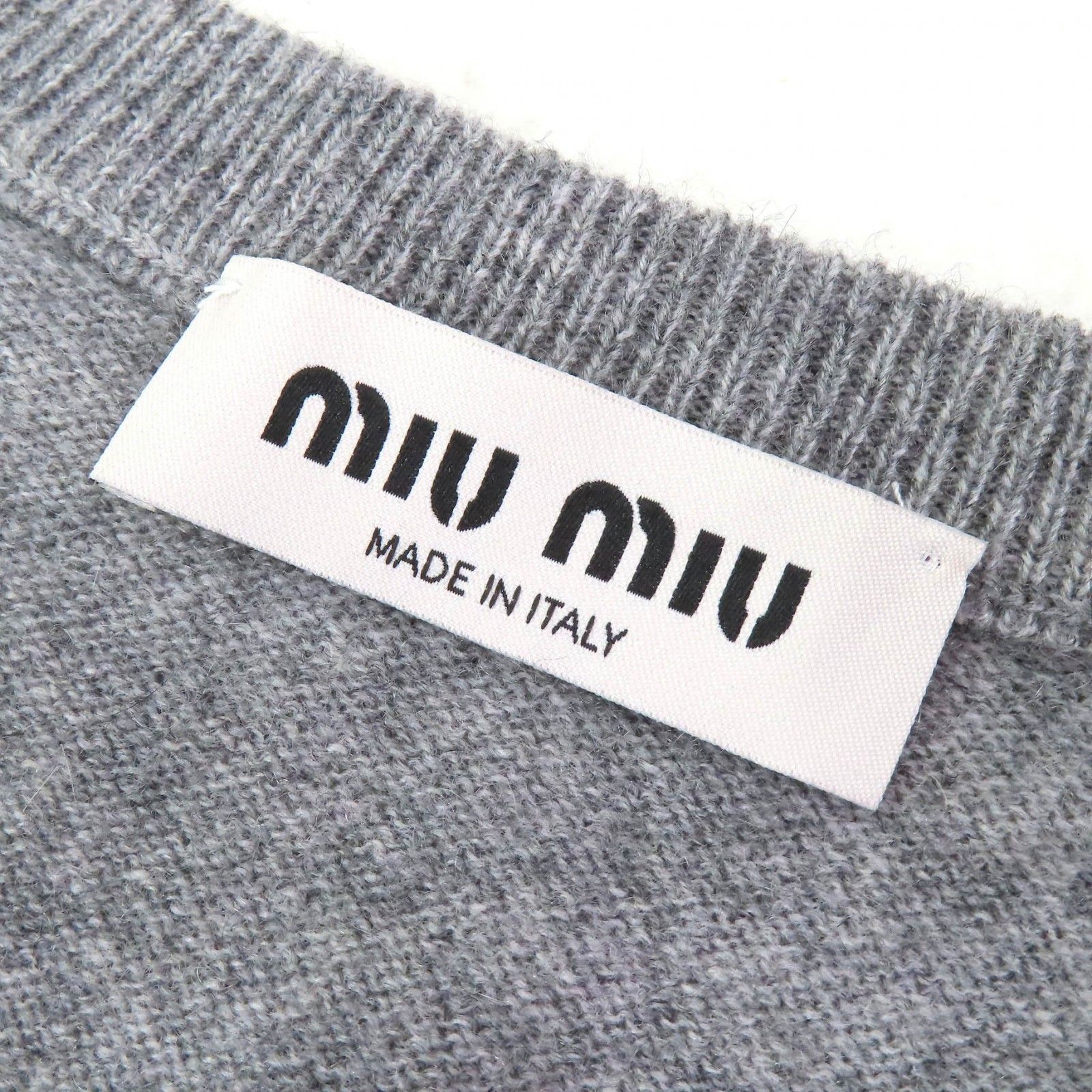 MIU MIU - 極美品△MIUMIU ミュウミュウ 2023年製 MMV106 カシミヤ100％ ロゴ アーガイル柄 Vネック ニット ベスト グレー系 38 イタリア製 正規品 レディース 極美品△MIUMIU ミュウミュウ 2023年製 MMV106 カシミヤ100