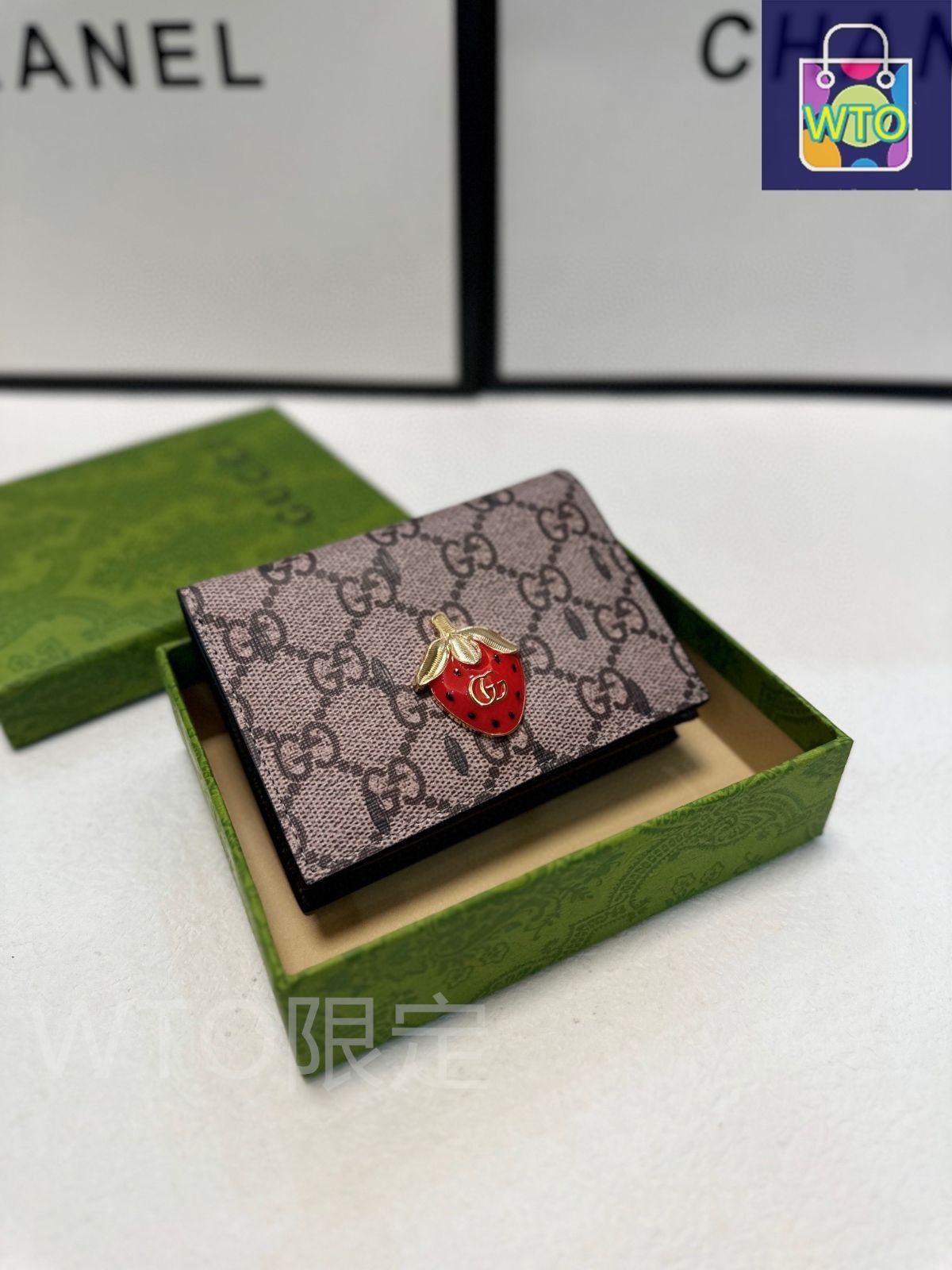 今日 Gucci グッチ ニューモデルウォレット クリスタルを嵌めたGGロゴ付きデザイン