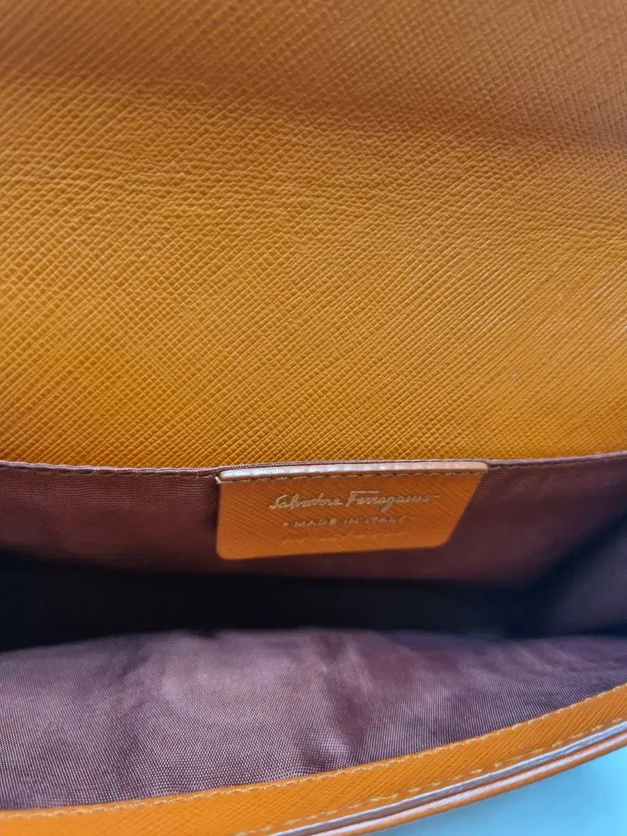 フェラガモクロス チェーンバッグ