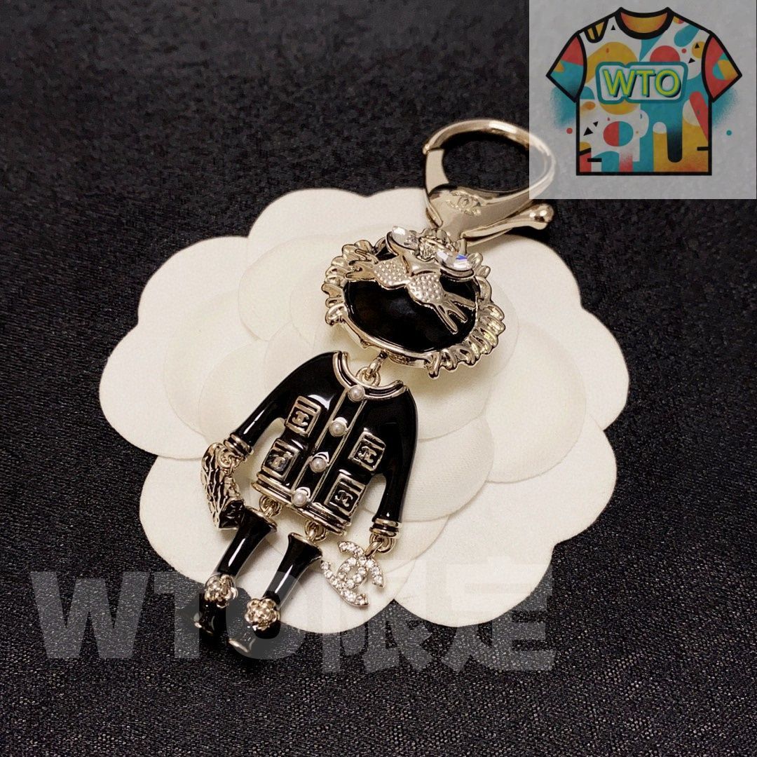 【新品】CHANEL ロック型キーホルダー ボックス付き org.jpg