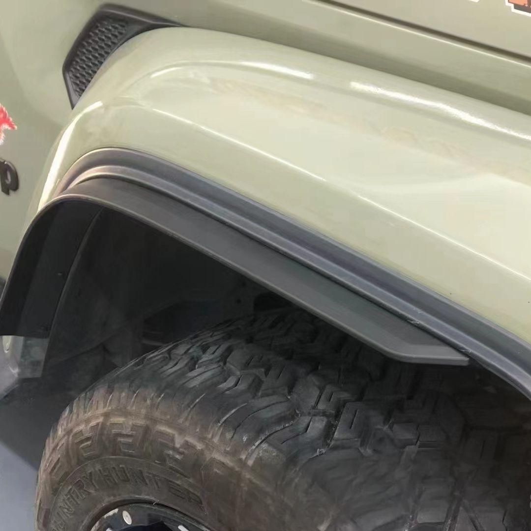JEEP牧馬人 JL 用加幅フェンダーフラップ｜強化されたオフロード性能 改装用フェンダーガード 泥除け付き