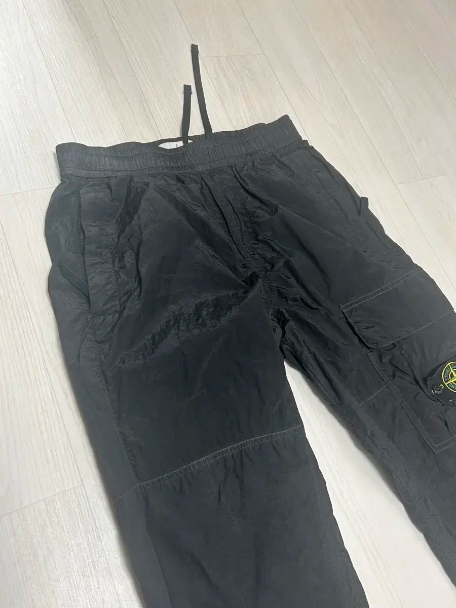 STONE ISLAND ナイロンカーゴパンツ ブラック