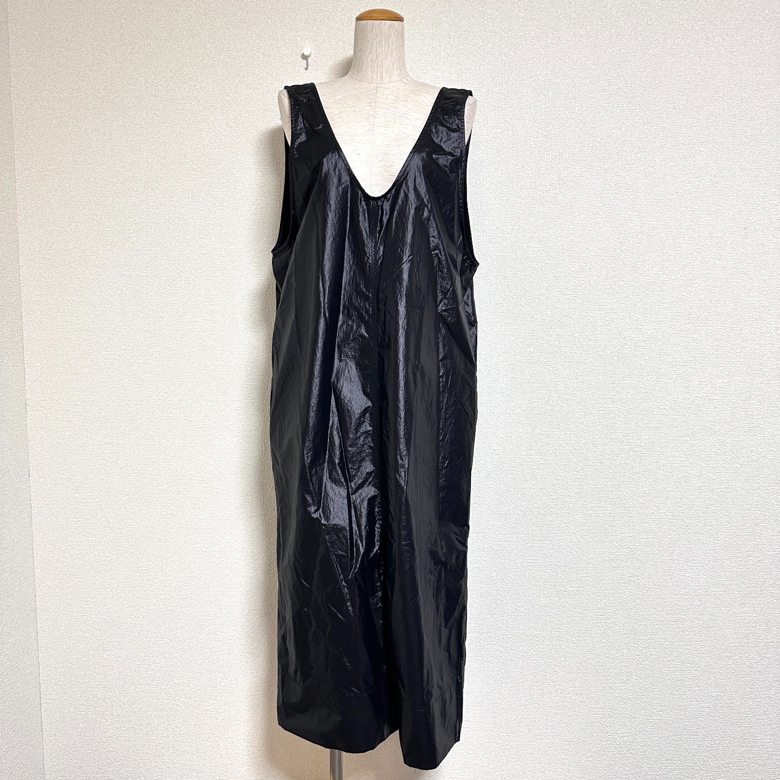 anuke 24AW Uneck Onepiece Uネックワンピース ナイロン ジャンパースカート 黒