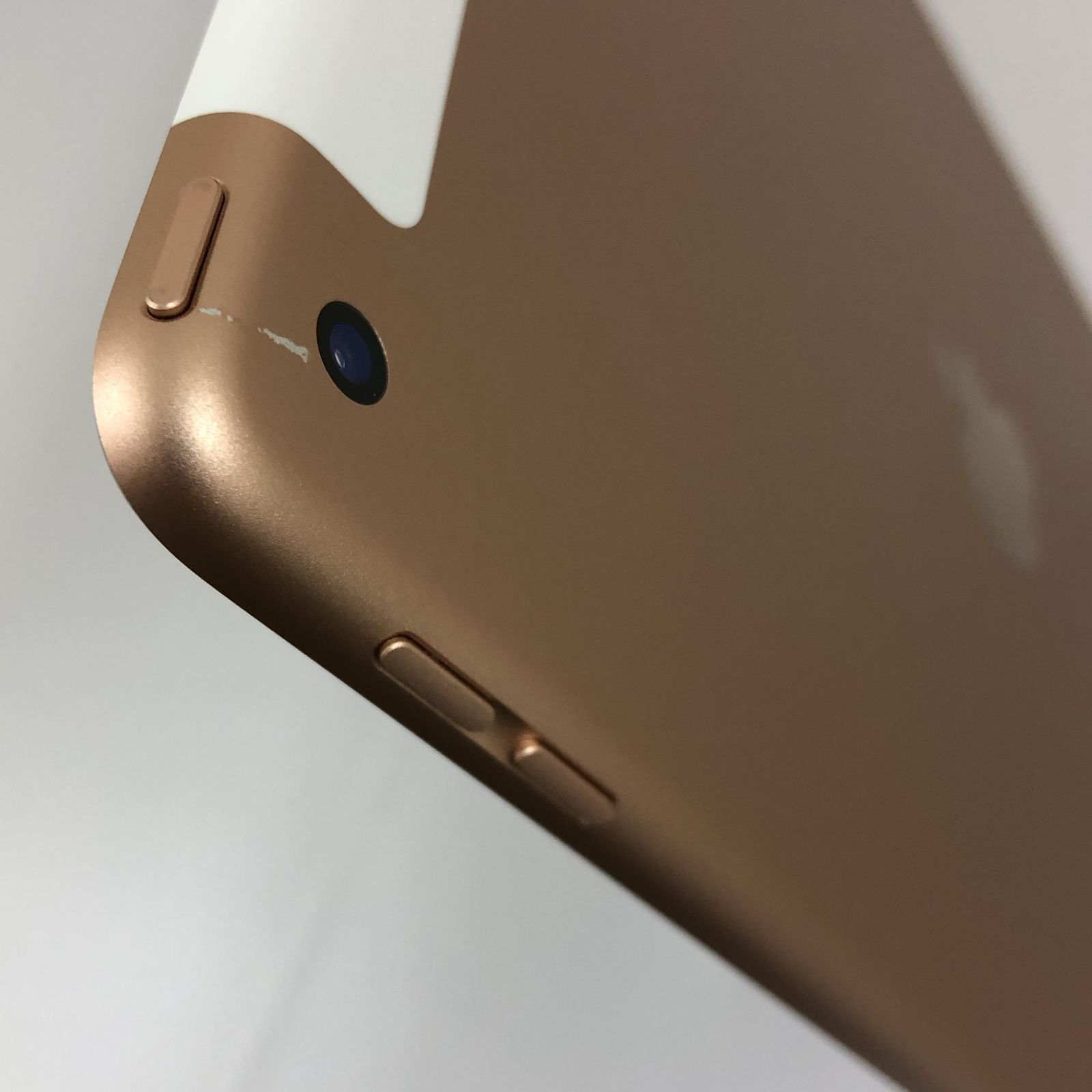 【美品】iPad 第8世代 32GB Wi-Fi+Cellular ゴールド iPad (第8世代) Wi-Fi+Cellularモデル Bランク/ゴールド/32GB/10.2