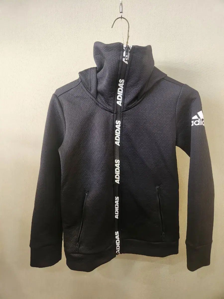 【全国無料，爆買い】 adidaskids(アディダスキッズ) 140 フード付きTシャツ Tシャツ