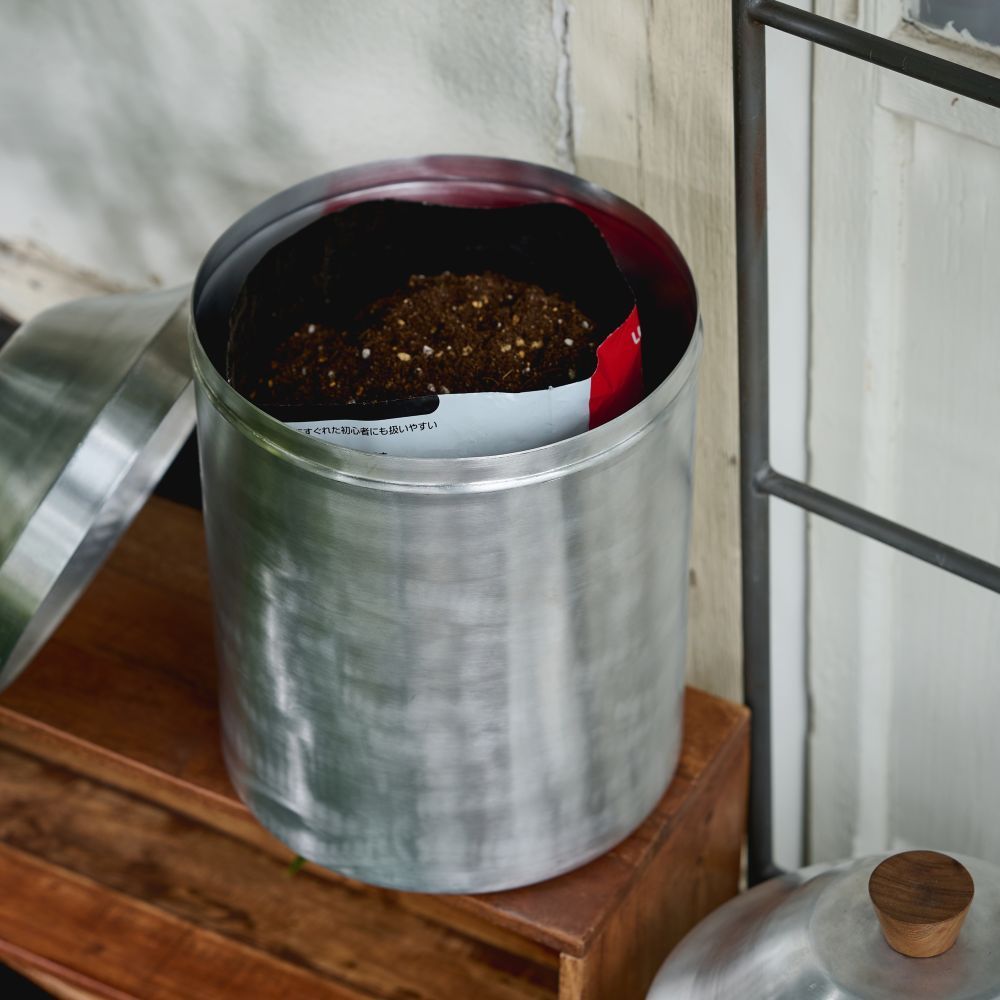 時を重ねるキャニスター