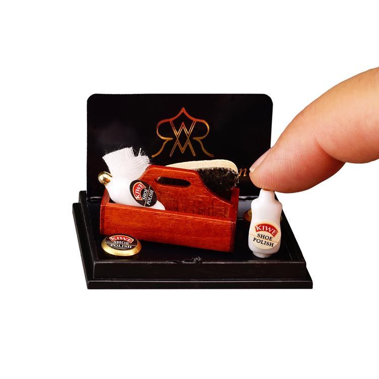 ホワイトとレッドのシューズとミニチュア飛行機セット ホワイトとレッドのシューズとミニチュア飛行機セット ホワイト