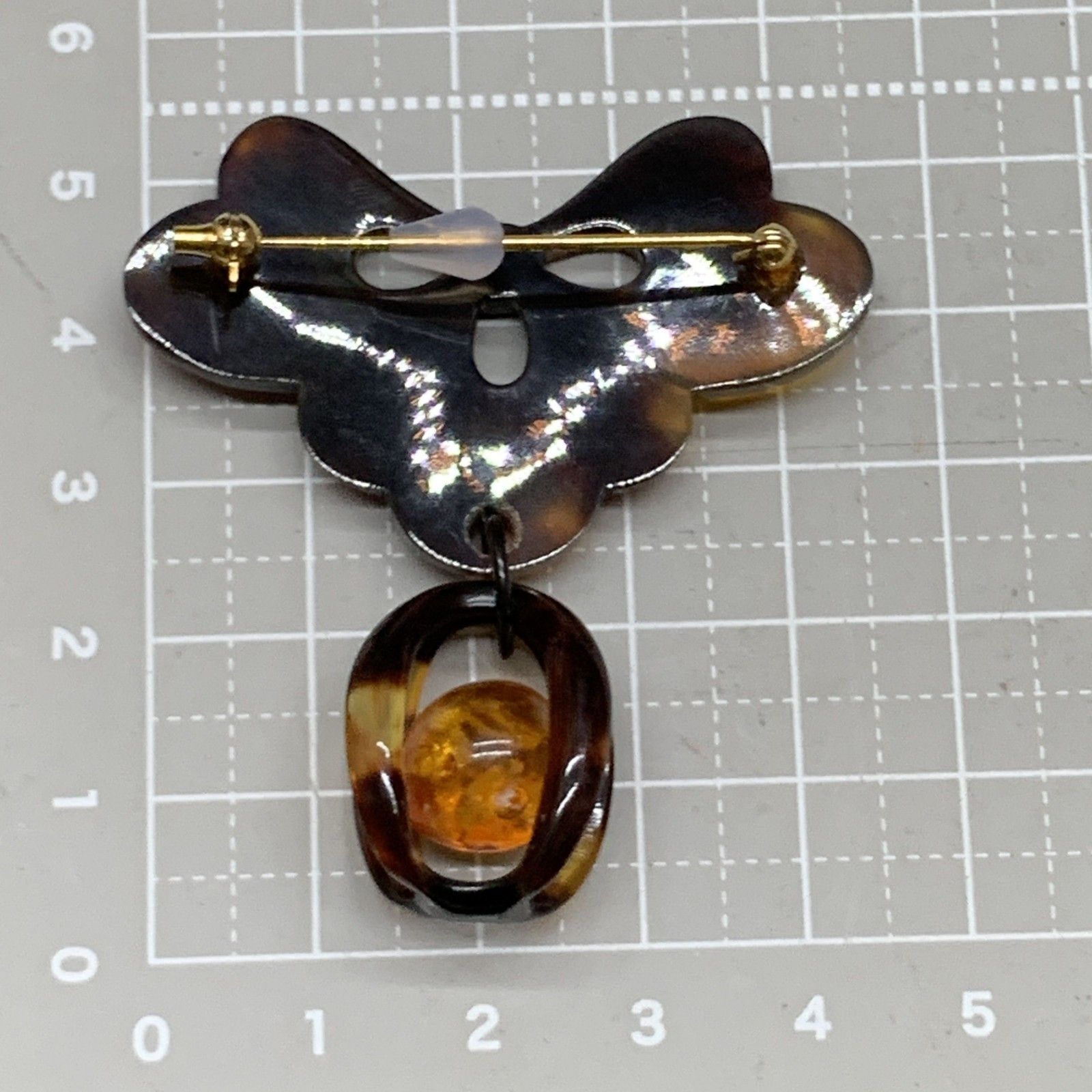 O333未使用保管品　本物　べっ甲柄　琥珀 ブローチ 重量5g 鼈甲色　べっこう色　レディースアクセサリー O333未使用保管品 本物 べっ甲柄 琥珀 ブローチ 重量5g 鼈甲色 べっ