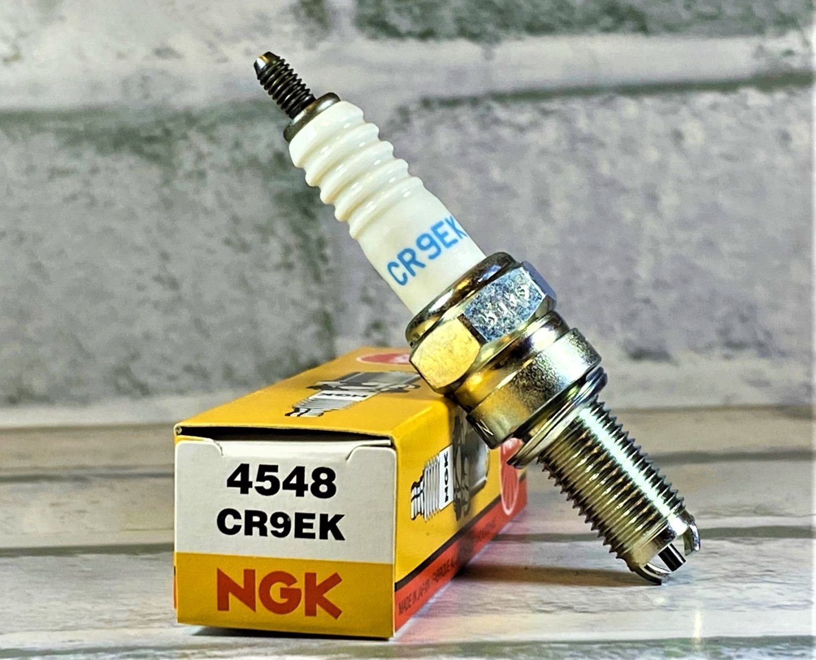 人気激安） ＮＧＫ ＣＲ９ＥＫ ４本セット ザンザス４００