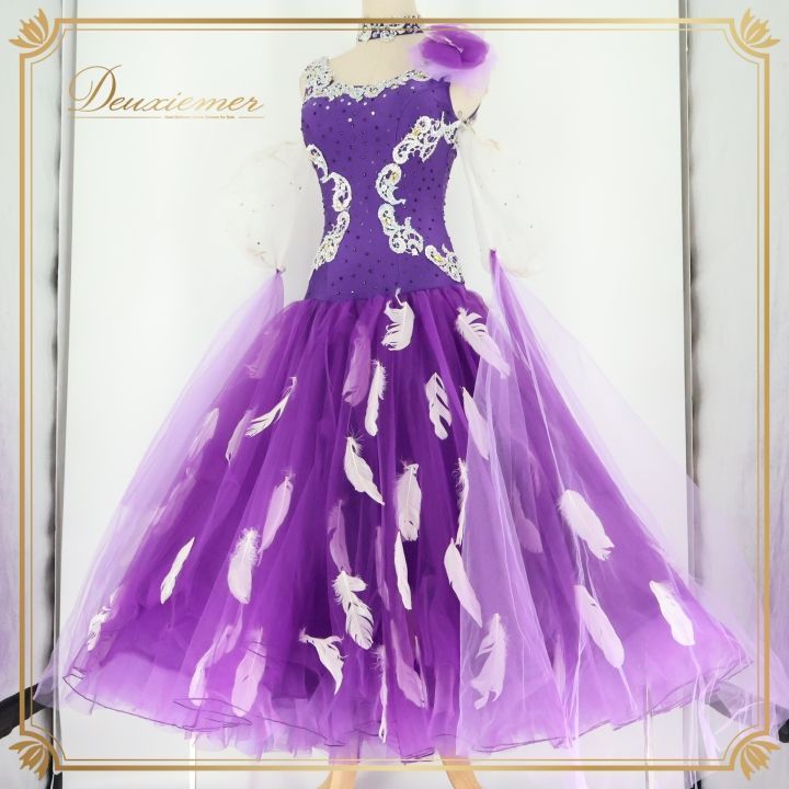 社交ダンス 衣装 ドレス ドレス ワンピース 紫 羽 チュール デモ 競技会 発表会 パーティ パープル系 豪華デザイン フェステージ衣装 ダンス衣装 フォーマルドレス 発表会衣装 女性用ドレス 演技用衣装 華やか コスチューム