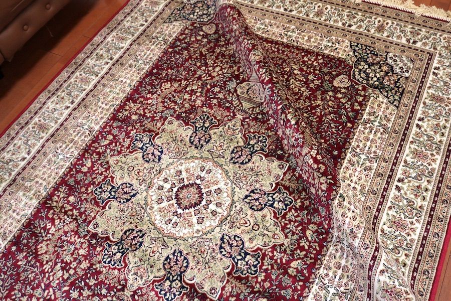 ペルシャ柄絨毯