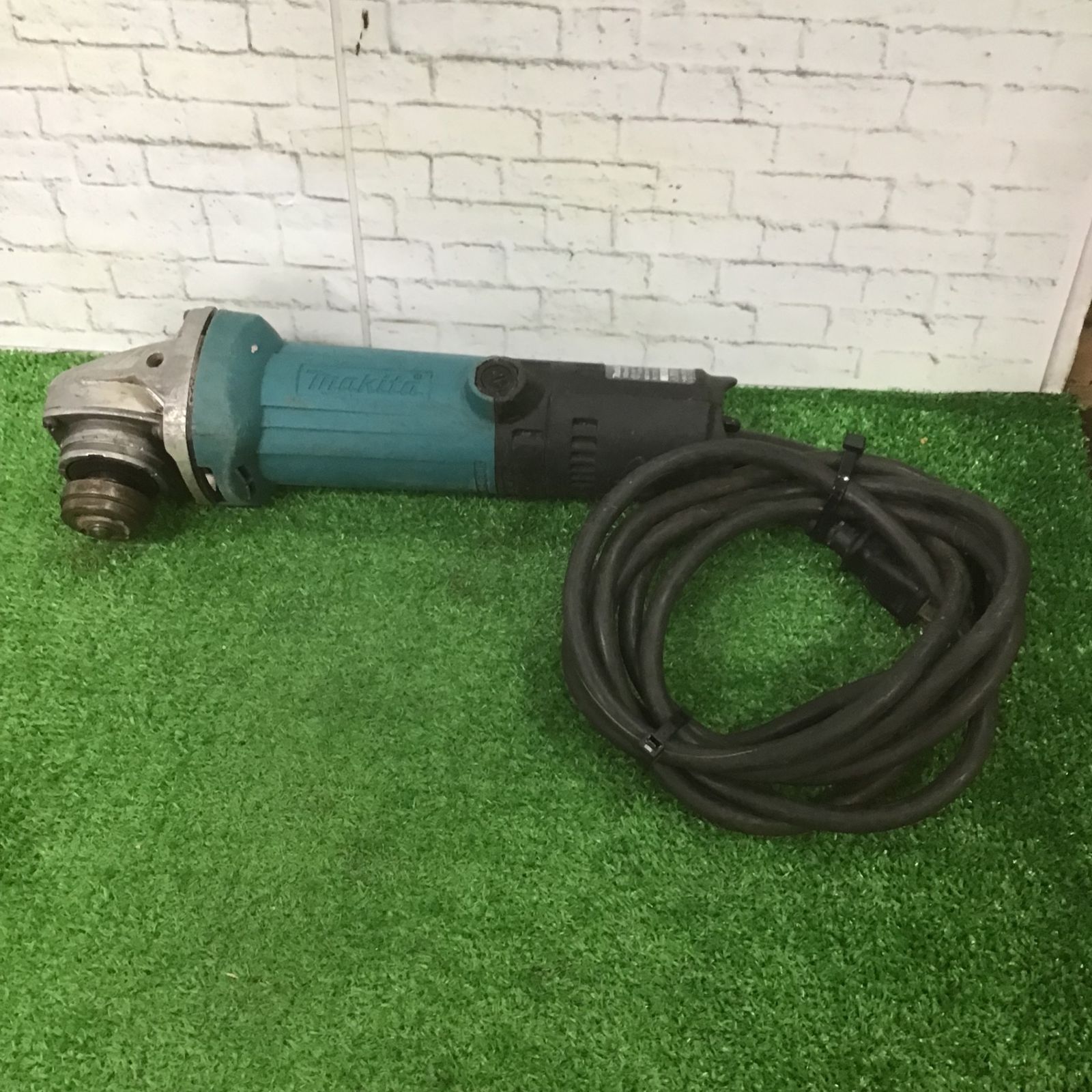 マキタ(makita) 100mmディスクグラインダ 9533B【町田店】