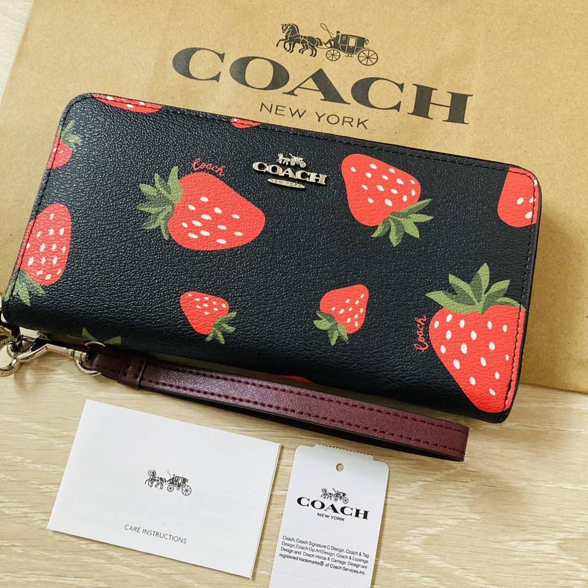 ☆ COACH コーチ 531 長財布 リストレット 黒 ブラック いちご柄