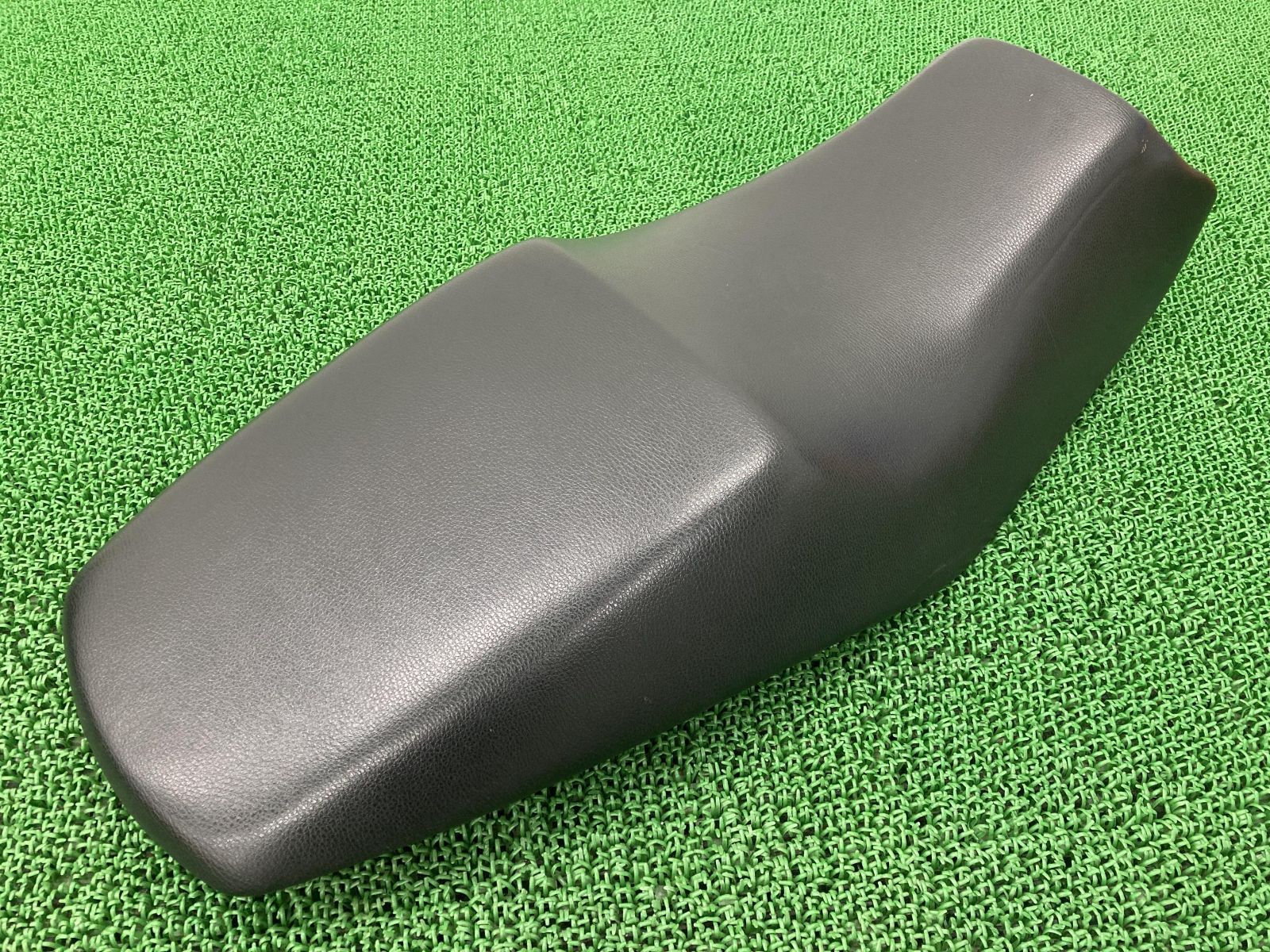 ST2 シート 595.1.034.1A ドゥカティ 純正 バイク 部品 1999年式外し ST4 修復素材やカスタム素材に 品薄 車検 Genuine 【中古】 18 ST2 シート 595.1.034.1A ドゥカティ 純正 中古 バイク 部品 1999年式