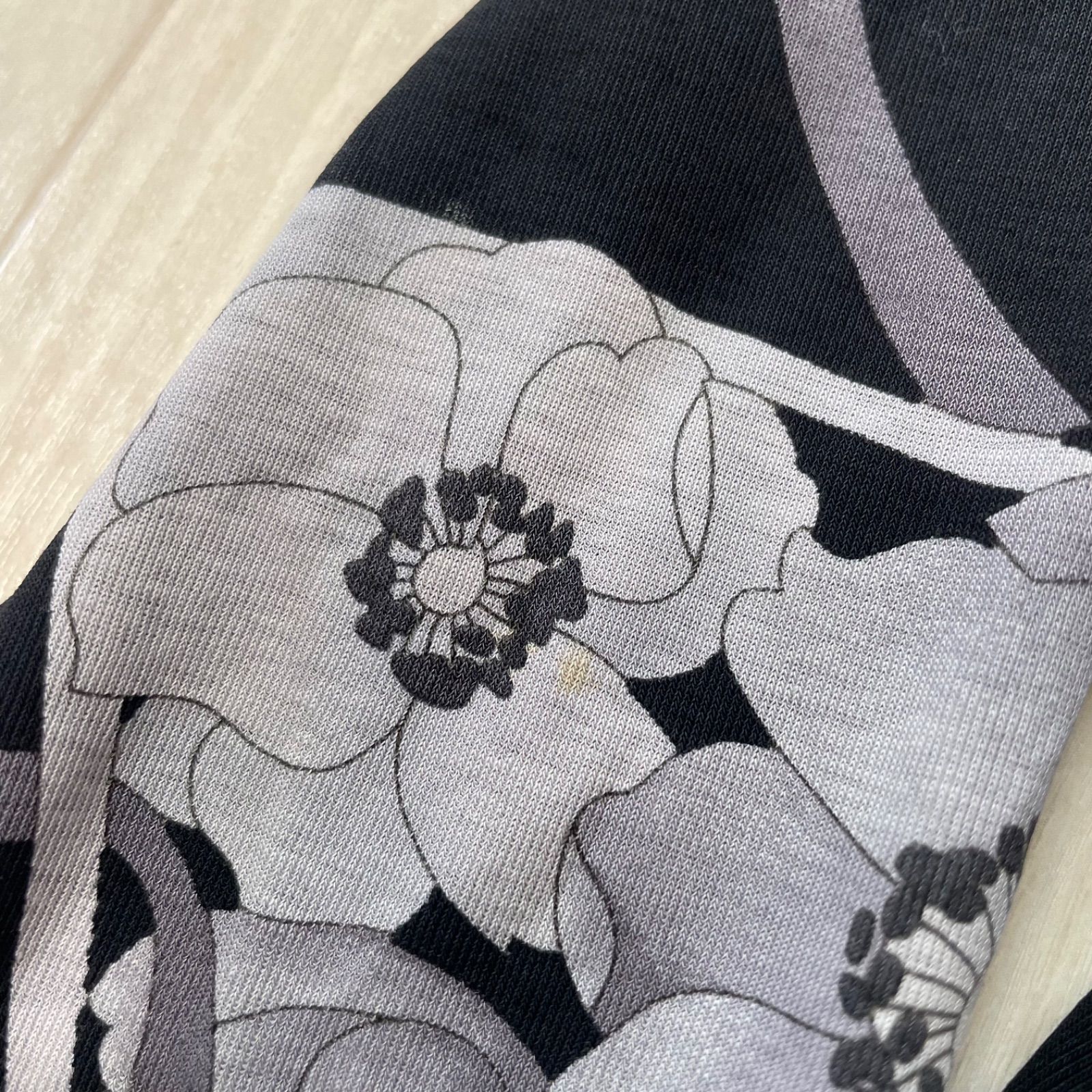 美品　レオナールスポーツ　長袖カットソー　44 レオナールスポーツ カットソー コットン フラワープリント 長袖