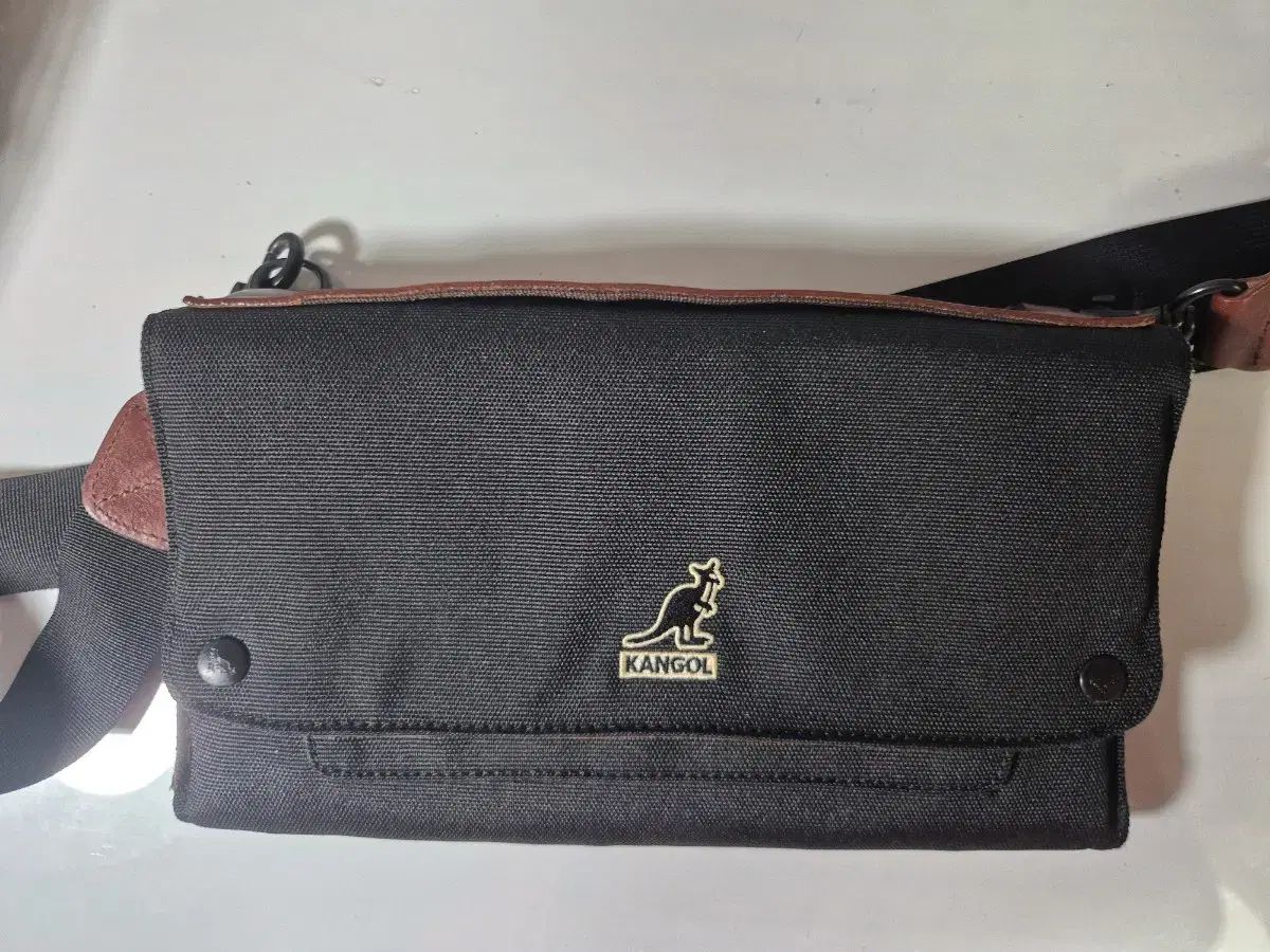【雷市場（ポンジャン）商品韓国直送】 kangol(カンゴール) クロスバッグ