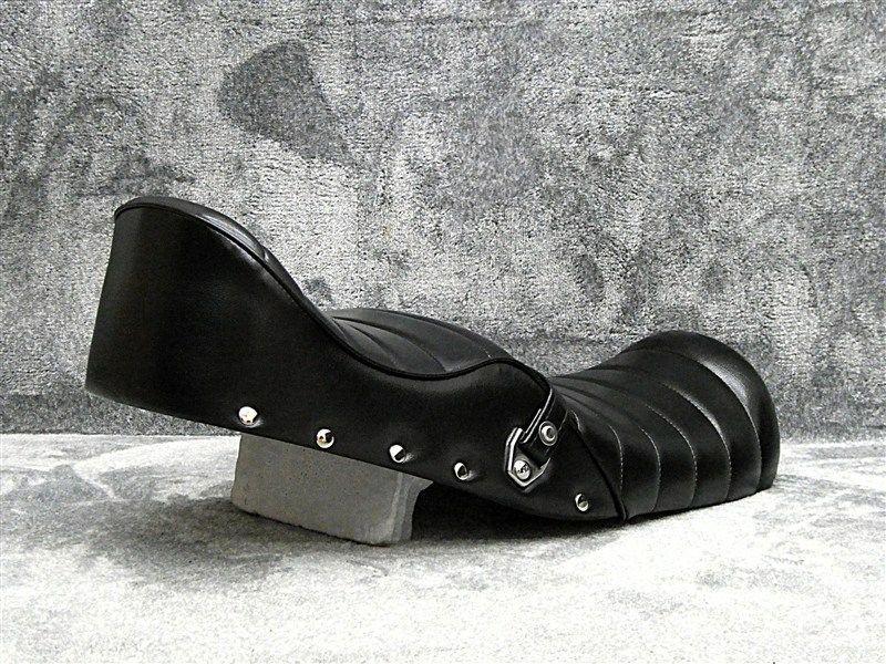 ストイックな NC36 新アンコ 鋲打ち 黒皮 タックロールシート|チョビ三CB400four ヨンフォア あんこ抜き 3段 ローダウン へっぽこ社長 外装 三段シート 送料無料 日本限定