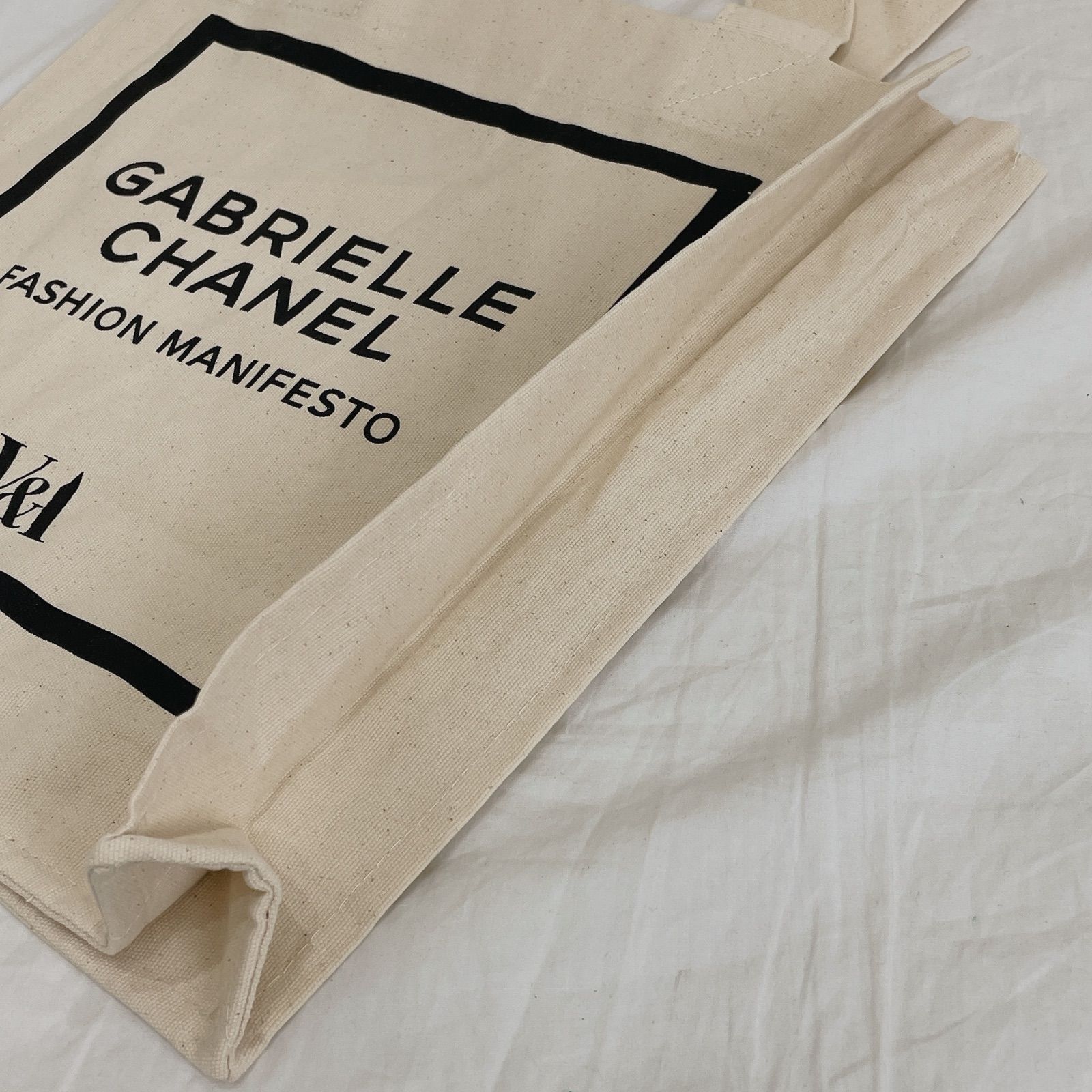 [V&A 博物館] ノベルティ「ガブリエル シャネル ファッションマニフェスト」 V&A 博物館] ノベルティ「ガブリエル シャネル ファッション