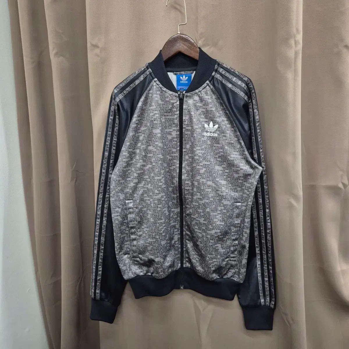 adidas アディダス レタリングパターン プリンティング ジャージ 90