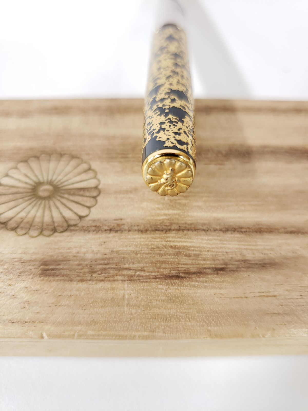 天皇陛下 歴代最長寿記念 御在位60年記念 純銀製万年筆 - メルカリ