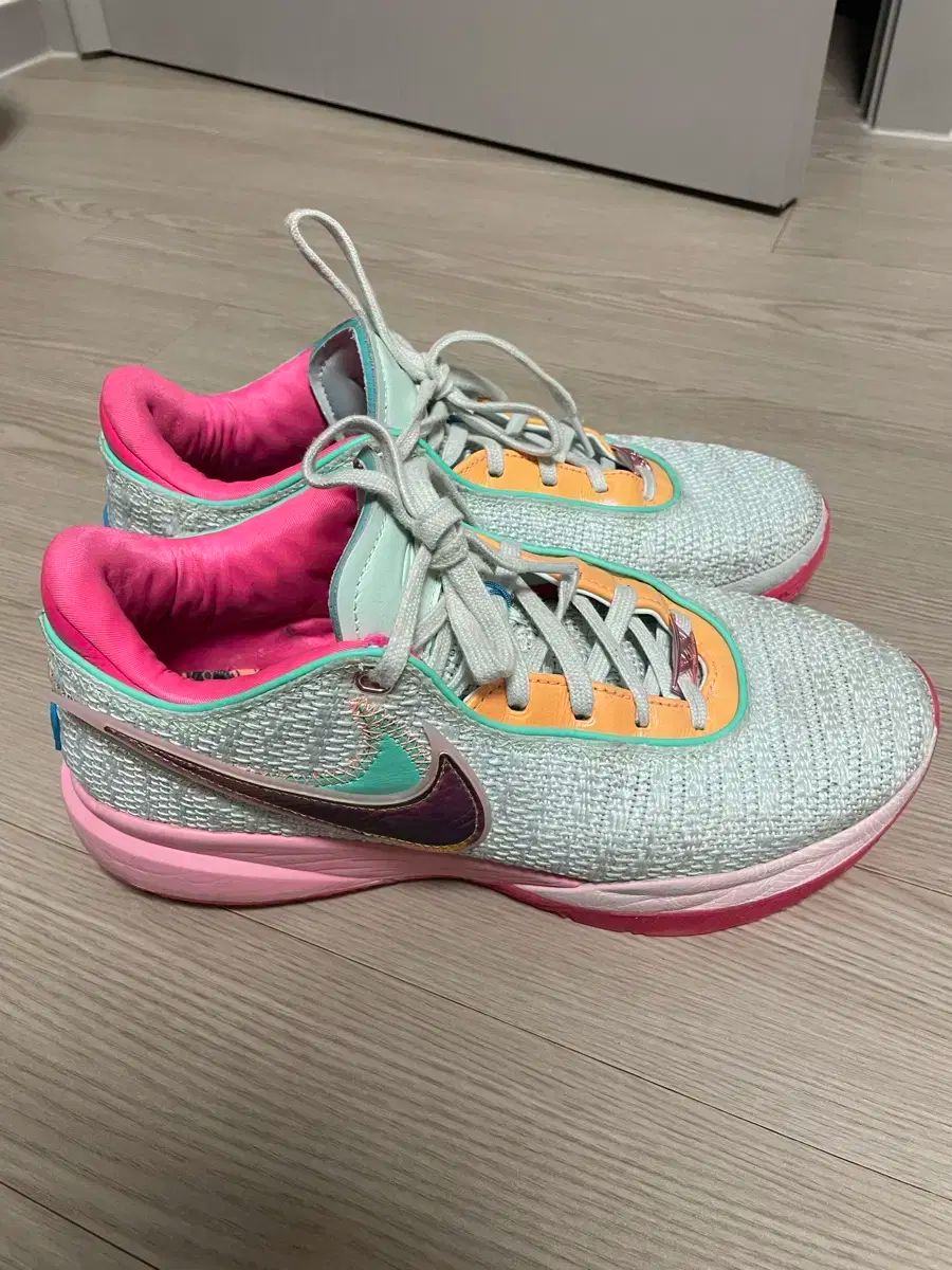 ナイキ レブロン 20 275 バスケシューズ