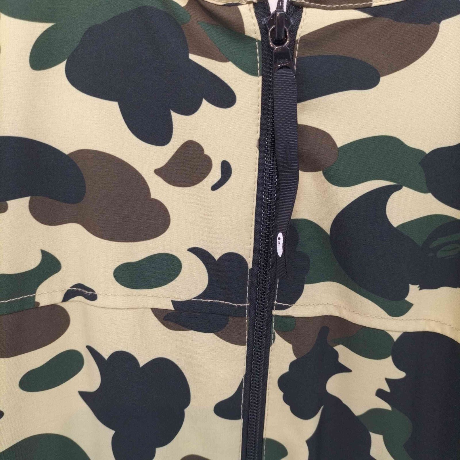 A BATHING APE カモ柄マウンテンパーカー