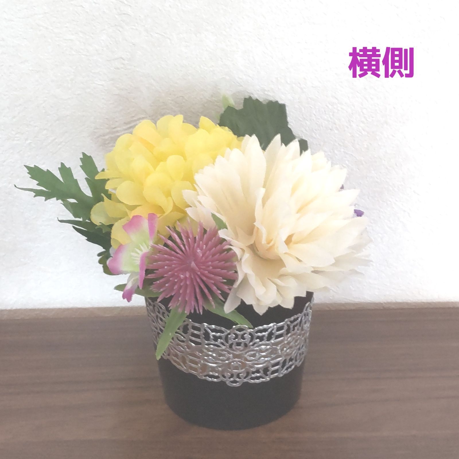 ♧* 可愛らしい菊がメイン♡ 花器付き♬ ２個セット 造花アレンジメント♡ ♧* 可愛らしい菊がメイン♡ 花器付き♬ 2個セット 造花