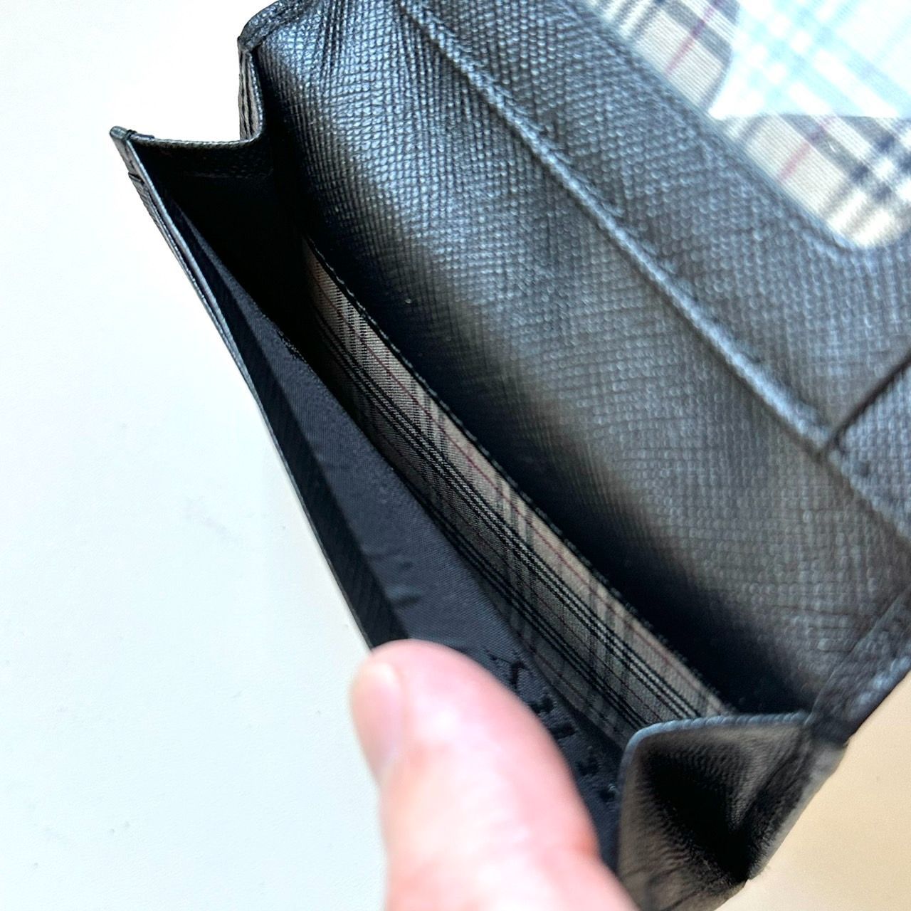 BURBERRY バーバリー　カードケース　ロゴ型押し　名刺入れ　ノバチェック BURBERRY バーバリー カードケース ロゴ型押し 名刺入れ ノバチェック
