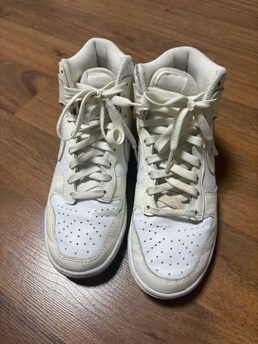 NIKE