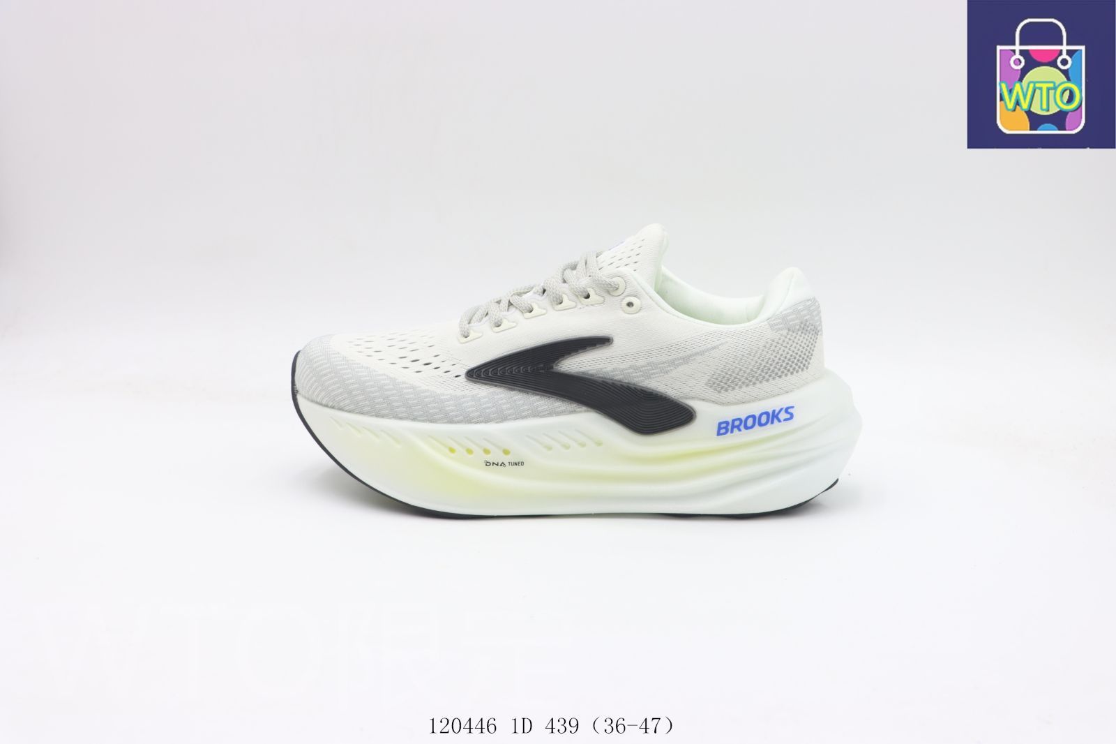 今日 ブルックス Brooks のスニーカー ホワイトブラック 20446 1D 439-WTO輸入1