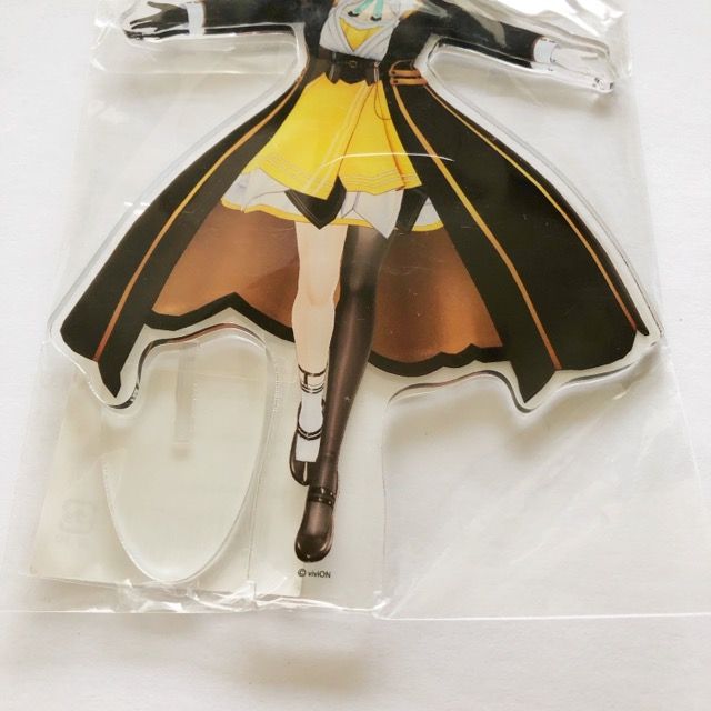 あおぎり高校 栗駒こまる 新衣装 アクリルスタンド + 缶バッジ セット