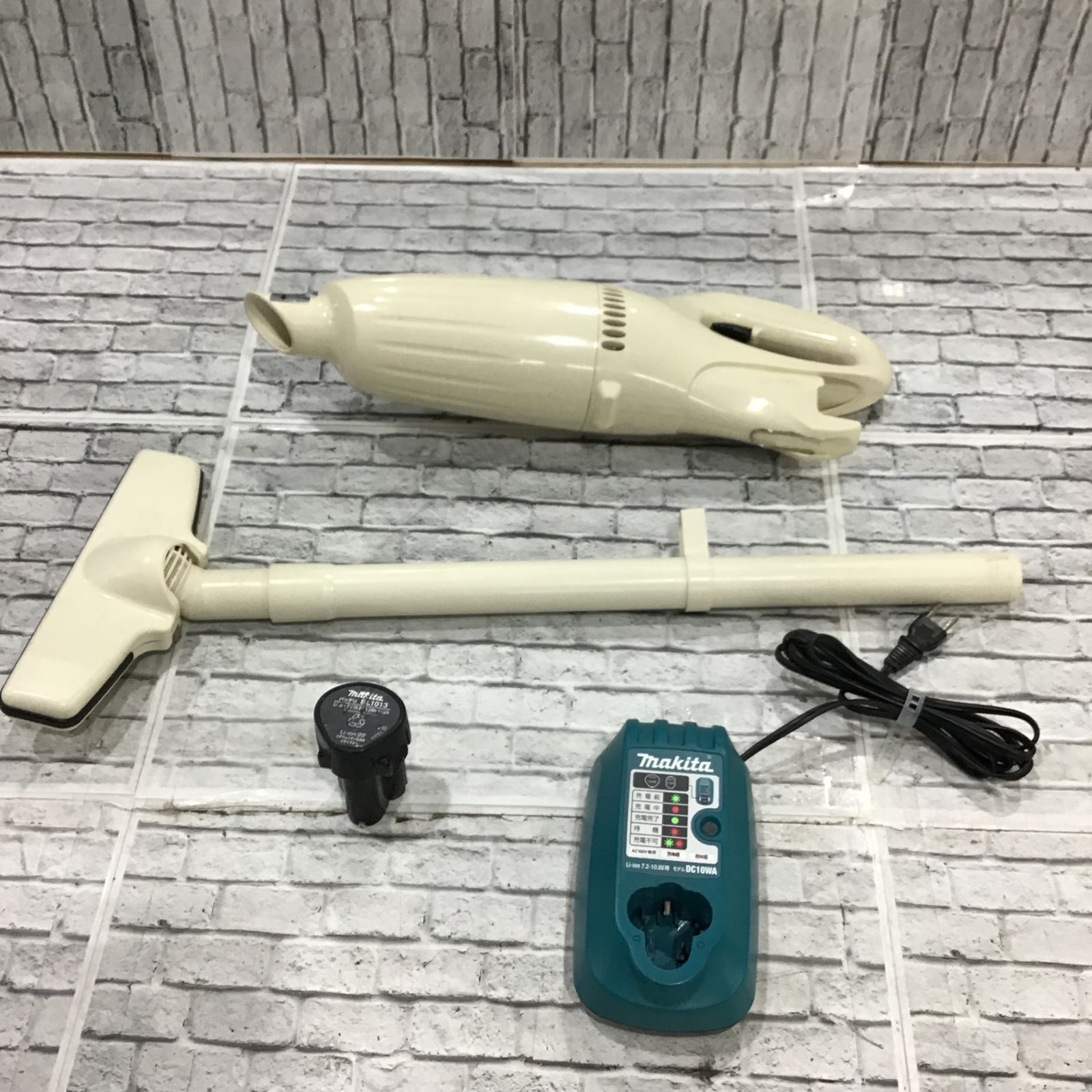〇マキタ(makita) コードレスクリーナー CL100DW【川口店】