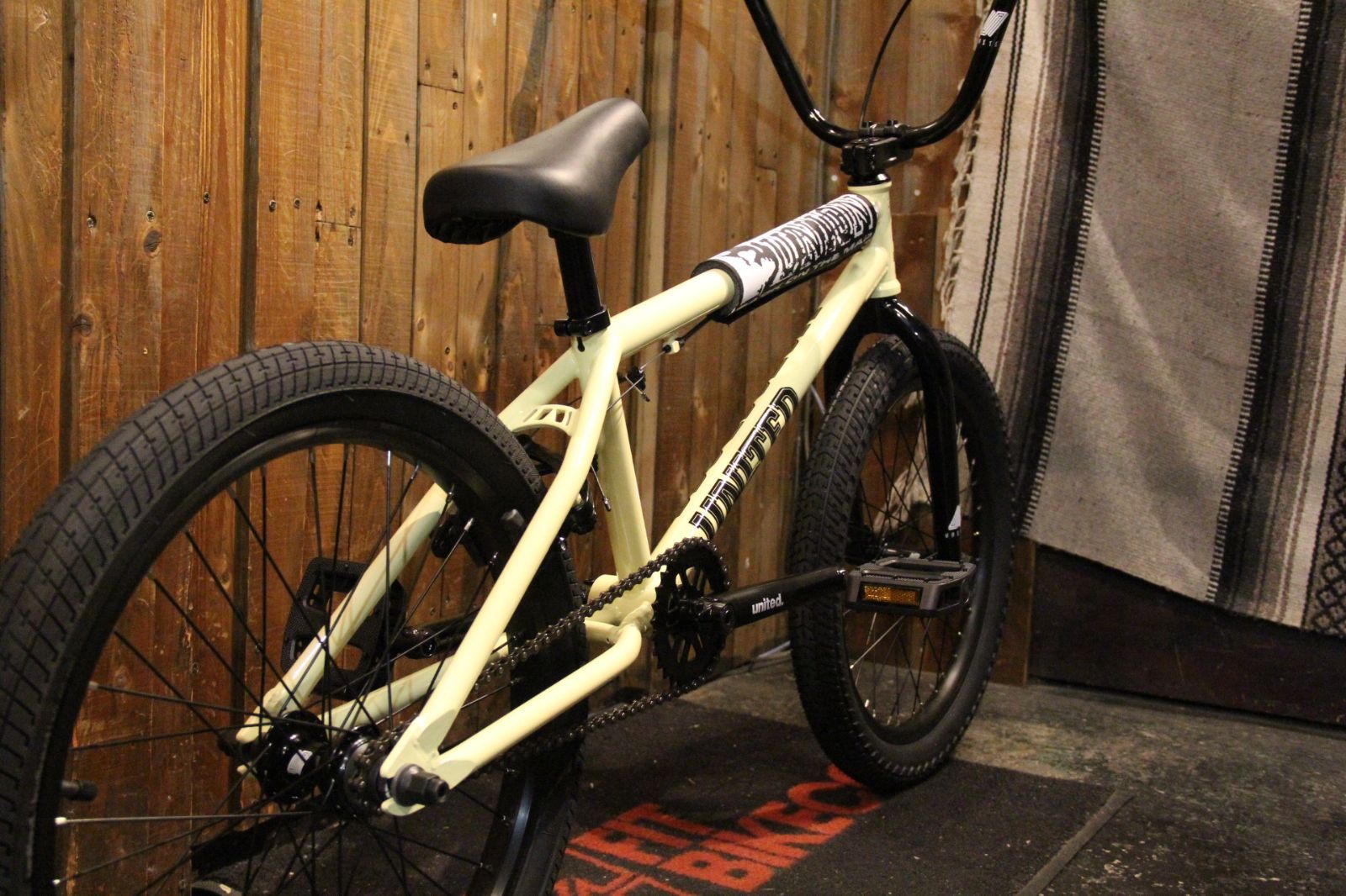 BMX ストリートUNITED MOTOCROSS DIRTタイヤ付き SAND