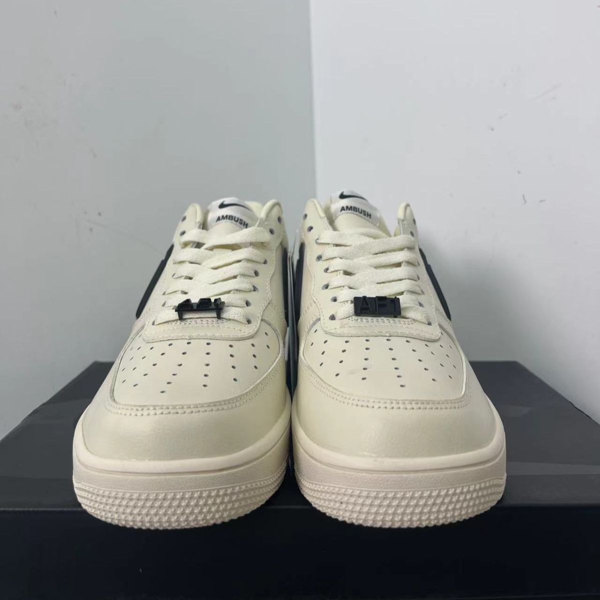 新品未使用ナイキ AMBUSH x Nike Air Force 1 Low スニーカー