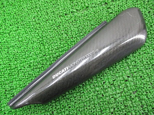 M1000S サイドカバー 右 48210323BA ドゥカティ 純正 中古 バイク 部品 コンディション良好 割れ欠け無し 品薄 希少品 ドライカーボン