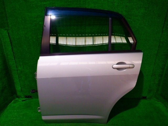 SC11 ティーダラティオ R左ドア 147955