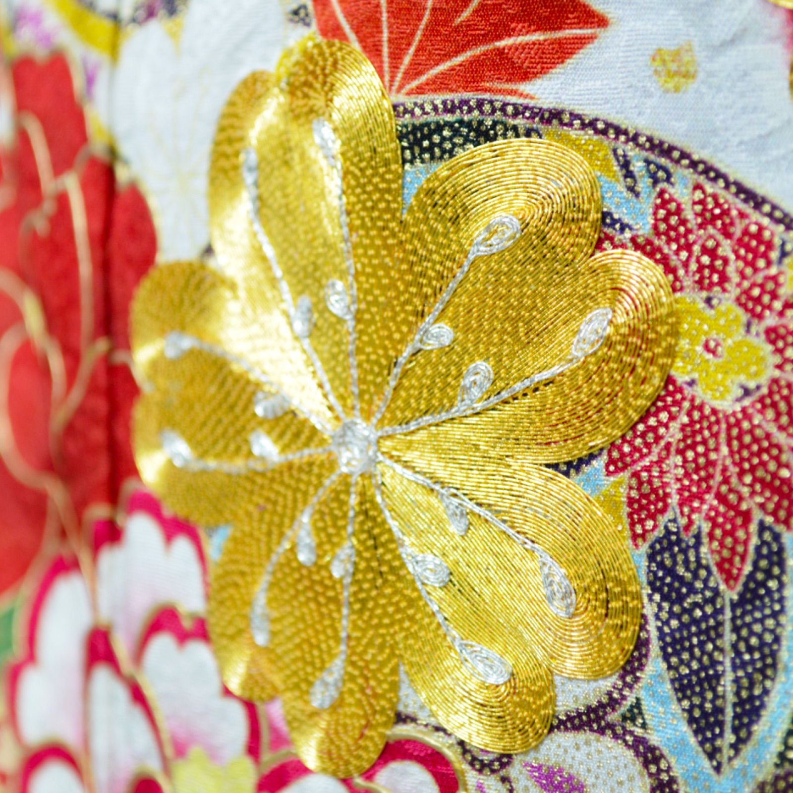 美品》正絹 振袖フルセット S〜Mサイズ 成人式 金駒刺繍 黒地 古典