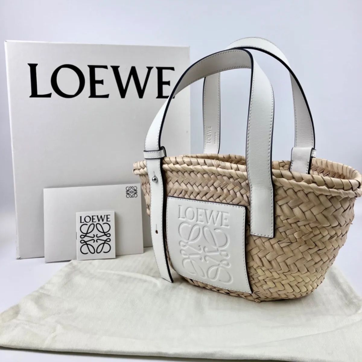 オープニング価格 【美品】LOEWE ロエベ バスケットバッグ スモール トートバッグ かごバッグ アナグラム ラフィア レザー ナチュラル/ホワイト  - メルカリ